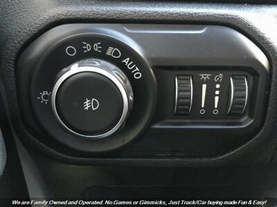 2019 Jeep Wrangler Unlimited Sahara   - Photo 44 - Mesa, AZ 85202