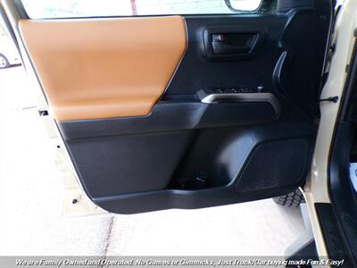 2016 Toyota Tacoma Double Cab SR5 V6 - Photo 11 - Mesa, AZ 85202