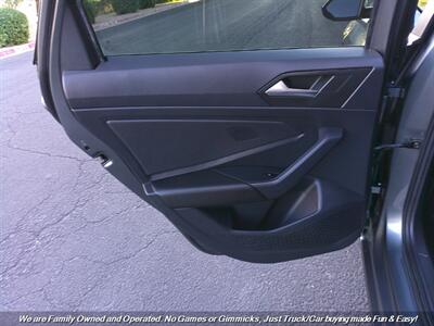 2019 Volkswagen Jetta SE - Photo 17 - Mesa, AZ 85202