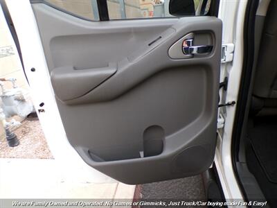 2018 Nissan Frontier Crew Cab SV   - Photo 16 - Mesa, AZ 85202