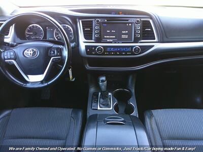 2017 Toyota Highlander LE Plus   - Photo 33 - Mesa, AZ 85202