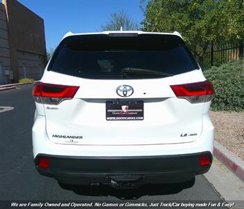 2017 Toyota Highlander LE Plus   - Photo 4 - Mesa, AZ 85202