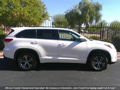 2017 Toyota Highlander LE Plus   - Photo 7 - Mesa, AZ 85202