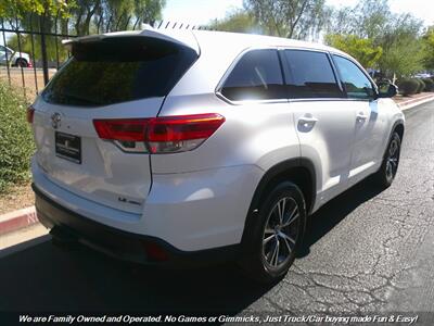 2017 Toyota Highlander LE Plus   - Photo 8 - Mesa, AZ 85202