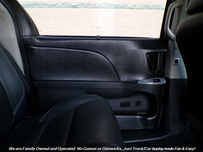 2015 Toyota Sienna SE 8-Passenger - Photo 29 - Mesa, AZ 85202