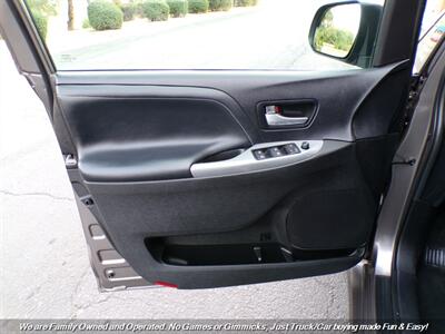 2015 Toyota Sienna SE 8-Passenger - Photo 13 - Mesa, AZ 85202