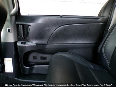 2015 Toyota Sienna SE 8-Passenger - Photo 19 - Mesa, AZ 85202