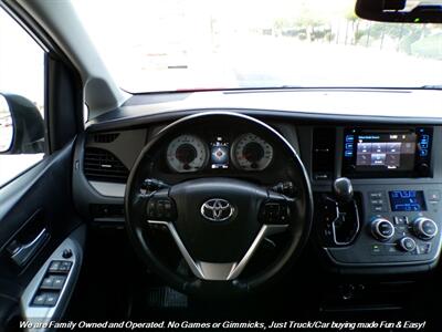 2015 Toyota Sienna SE 8-Passenger - Photo 14 - Mesa, AZ 85202