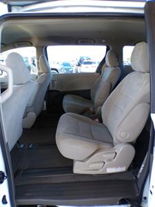 2017 Toyota Sienna L 7-Passenger - Photo 18 - Mesa, AZ 85202