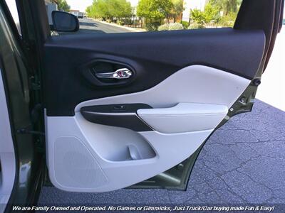 2021 Jeep Cherokee Latitude Plus   - Photo 27 - Mesa, AZ 85202
