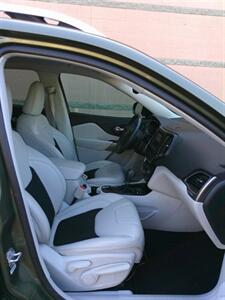 2021 Jeep Cherokee Latitude Plus   - Photo 29 - Mesa, AZ 85202