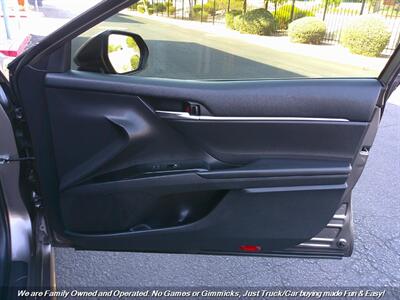 2020 Toyota Camry SE   - Photo 30 - Mesa, AZ 85202