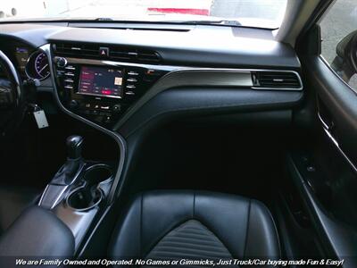 2020 Toyota Camry SE   - Photo 32 - Mesa, AZ 85202