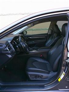2020 Toyota Camry SE   - Photo 15 - Mesa, AZ 85202