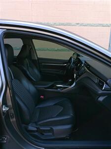 2020 Toyota Camry SE   - Photo 28 - Mesa, AZ 85202