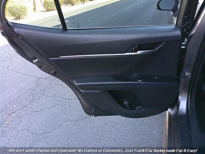 2020 Toyota Camry SE   - Photo 18 - Mesa, AZ 85202