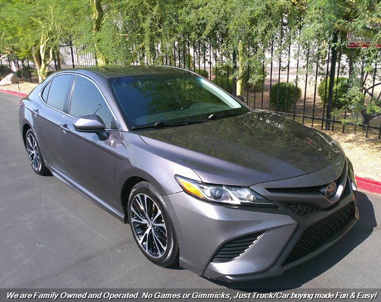 2020 Toyota Camry SE - Photo 1 - Mesa, AZ 85202