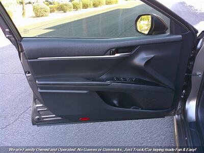 2020 Toyota Camry SE   - Photo 12 - Mesa, AZ 85202
