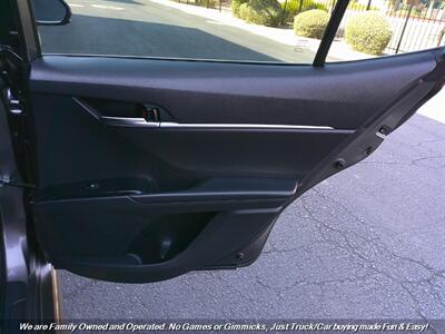 2020 Toyota Camry SE   - Photo 26 - Mesa, AZ 85202