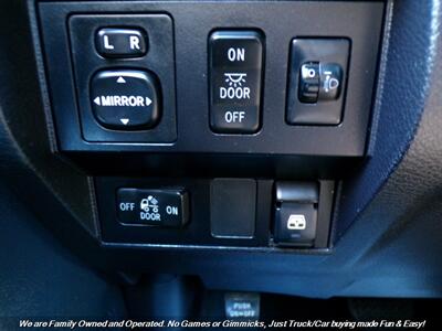 2016 Toyota Tundra CrewMax SR5 4X4   - Photo 39 - Mesa, AZ 85202