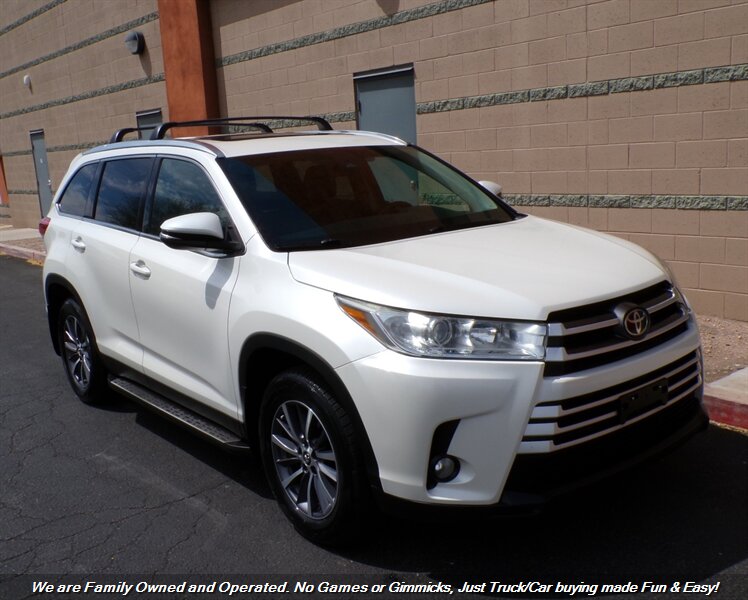 2019 Toyota Highlander XLE   - Photo 1 - Mesa, AZ 85202