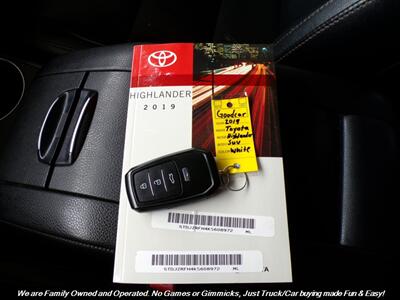 2019 Toyota Highlander XLE   - Photo 56 - Mesa, AZ 85202