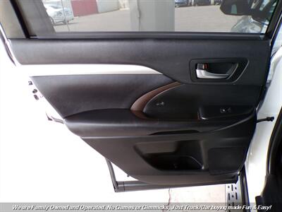 2019 Toyota Highlander XLE   - Photo 19 - Mesa, AZ 85202