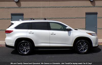 2019 Toyota Highlander XLE   - Photo 8 - Mesa, AZ 85202