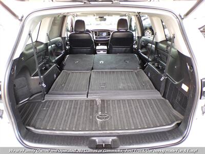 2019 Toyota Highlander XLE   - Photo 10 - Mesa, AZ 85202