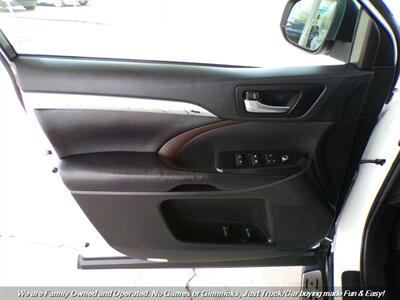 2019 Toyota Highlander XLE   - Photo 13 - Mesa, AZ 85202