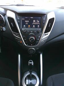 2017 Hyundai VELOSTER   - Photo 32 - Mesa, AZ 85202