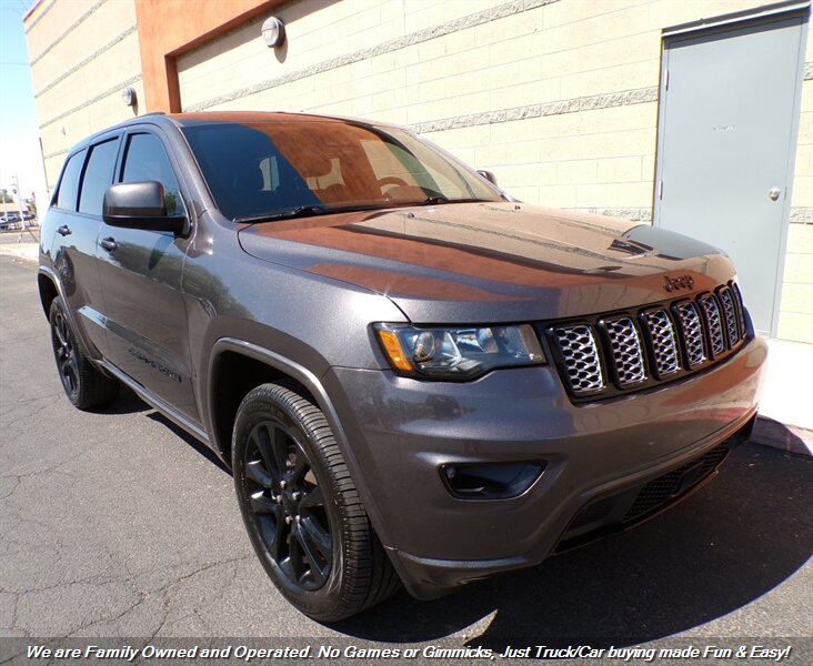 2021 Jeep Grand Cherokee Laredo X   - Photo 1 - Mesa, AZ 85202