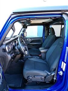 2018 Jeep Wrangler Unlimited Sahara   - Photo 13 - Mesa, AZ 85202