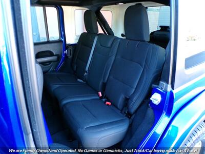 2018 Jeep Wrangler Unlimited Sahara   - Photo 18 - Mesa, AZ 85202