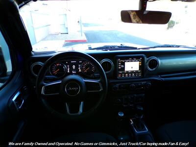 2018 Jeep Wrangler Unlimited Sahara   - Photo 29 - Mesa, AZ 85202