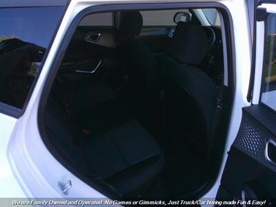 2020 Kia Soul LX - Photo 22 - Mesa, AZ 85202