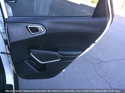 2020 Kia Soul LX - Photo 24 - Mesa, AZ 85202