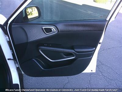 2020 Kia Soul LX - Photo 28 - Mesa, AZ 85202