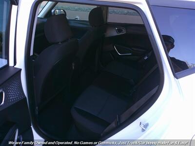 2020 Kia Soul LX - Photo 18 - Mesa, AZ 85202