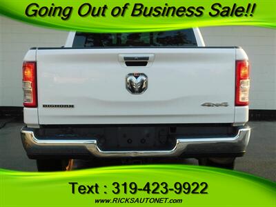 2019 RAM 1500 Big Horn  Crew Cab 4x4 - Photo 6 - Cedar Rapids, IA 52402