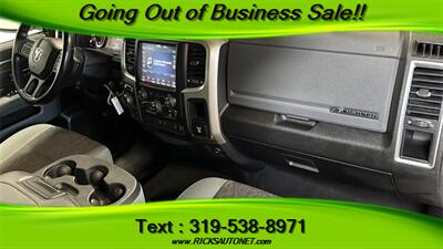 2019 RAM 1500 Big Horn  Crew Cab 4x4 - Photo 8 - Cedar Rapids, IA 52402