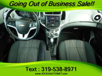 2020 Chevrolet Sonic LT   - Photo 13 - Cedar Rapids, IA 52402