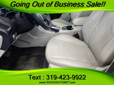 2012 Ford Focus SEL   - Photo 8 - Cedar Rapids, IA 52402