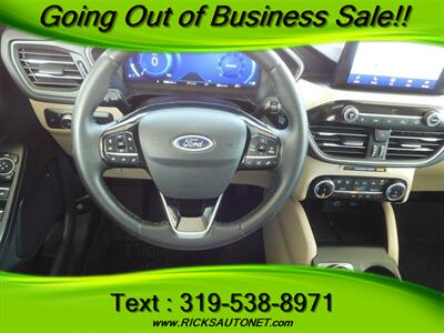 2022 Ford Escape SEL   - Photo 9 - Cedar Rapids, IA 52402