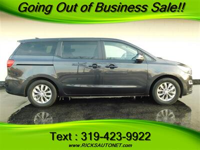 2020 Kia Sedona LX   - Photo 5 - Cedar Rapids, IA 52402