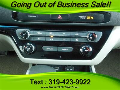 2020 Kia Sedona LX   - Photo 14 - Cedar Rapids, IA 52402