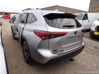 2023 Toyota Highlander XLE   - Photo 4 - Woodbridge, ON L4L 8L6