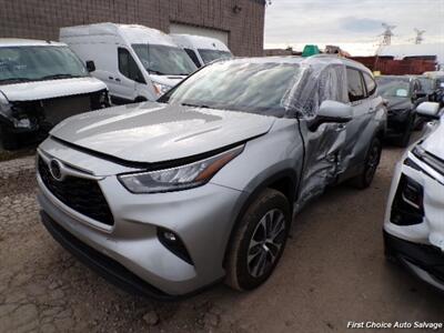 2023 Toyota Highlander XLE   - Photo 3 - Woodbridge, ON L4L 8L6