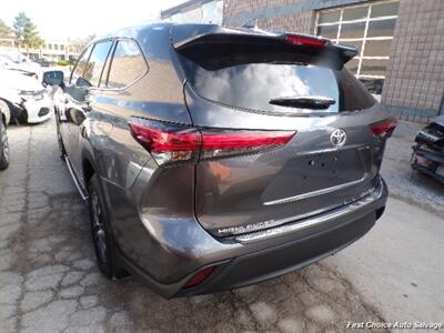 2022 Toyota Highlander XLE   - Photo 8 - Woodbridge, ON L4L 8L6