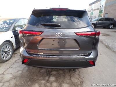 2022 Toyota Highlander XLE   - Photo 7 - Woodbridge, ON L4L 8L6